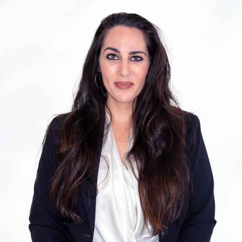 Miriam León receptionist
